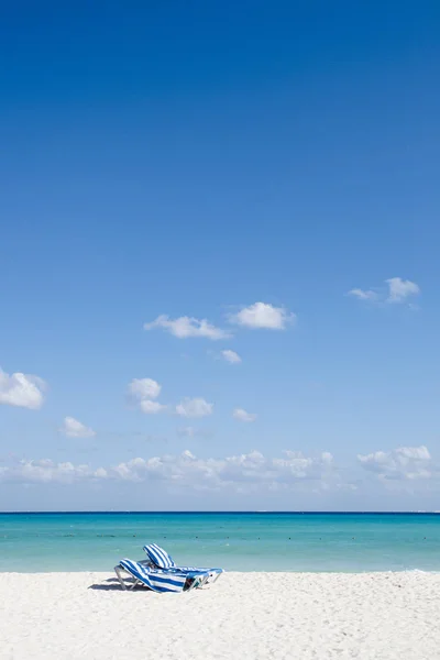 Sedie Spiaggia Sulla Spiaggia Sabbia Bianca Tropicale Perfetta — Foto Stock