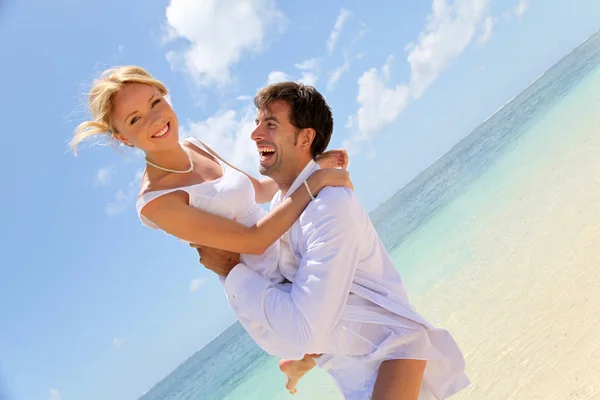 Groom Bride Laughing Sandy Beach — Stock Photo, Image