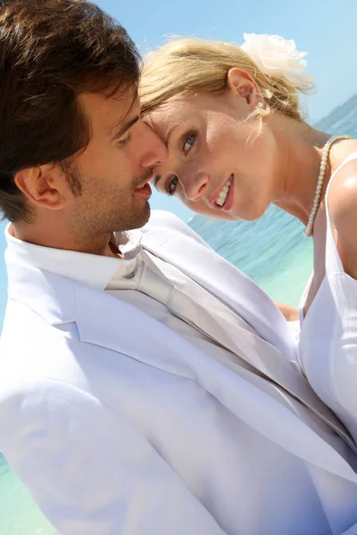 Portrait Just Married Couple Beach — Stock Photo, Image