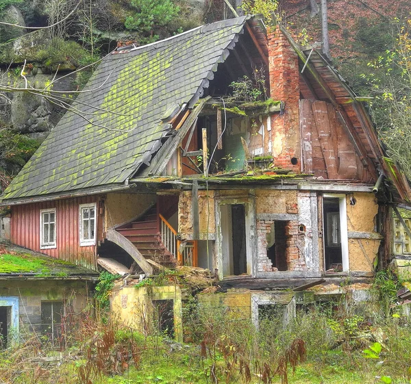 dilapidated house,house,dilapidated,broken,destroyed,old,bruchel,ruin,uninhabitable,habitation,crumble,dilapidated,dilapidated,disintegrating