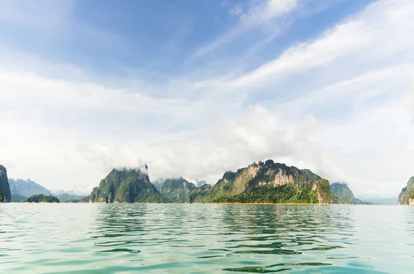 Vackra Och Gröna Sjön Sommar Ratchaprapha Dammen Khao Sok Nationalpark — Stockfoto