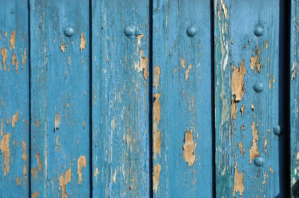 Cervejaria Tábuas Tábua Parede Azul Cerca Porta Velho Dilapidado Cor — Fotografia de Stock