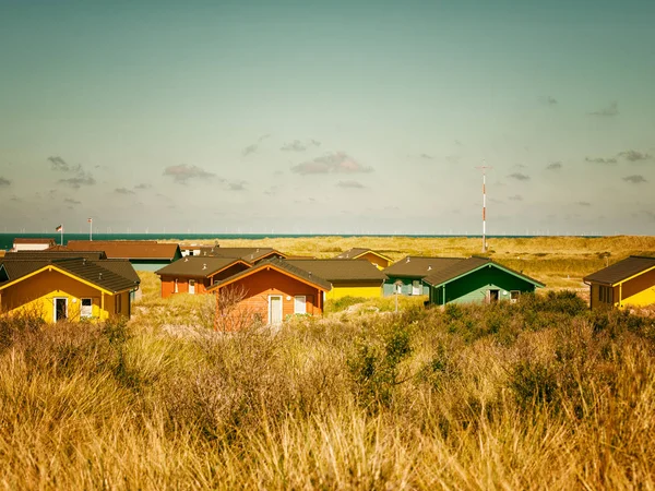 Kolorowe Domy Plaży Trawie Wydmowej Plaży Helgoland Morze Północne Niemcy — Zdjęcie stockowe