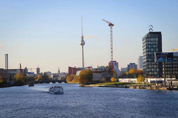 Skyline Von Berlin Mit Fernsehturm Und Spree — Stockfoto