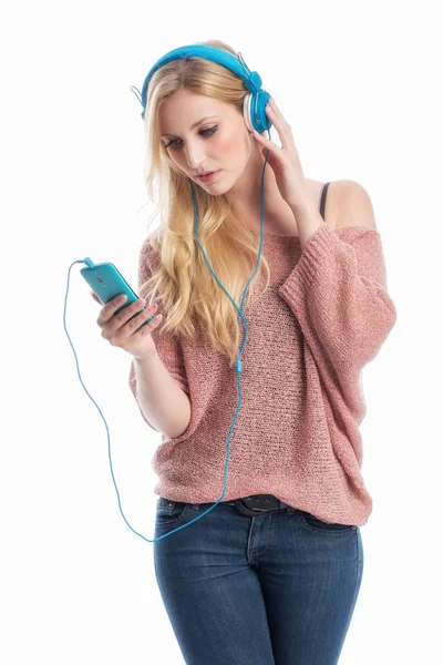 Jovem Loira Ouvindo Música Com Telefone — Fotografia de Stock