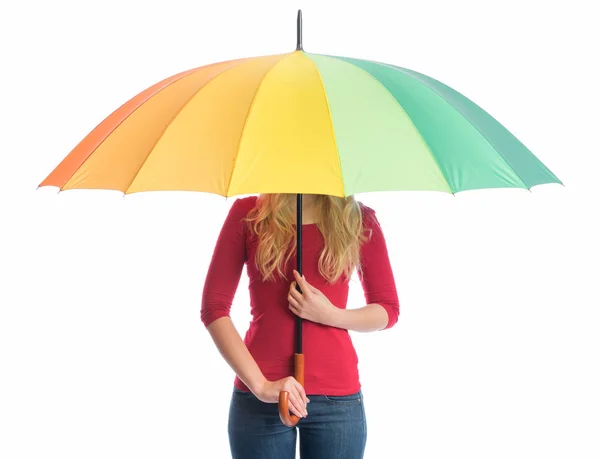 Eine Schüchterne Frau Versteckt Sich Unter Einem Bunten Regenschirm — Stockfoto