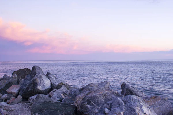 アルムネ カール アンダルシア スペインの石のビーチ — ストック写真