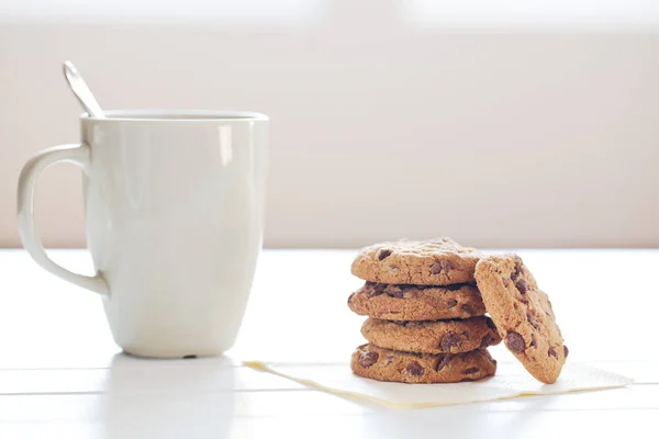Les Biscuits Chocolat Sur Table Blanche — Photo
