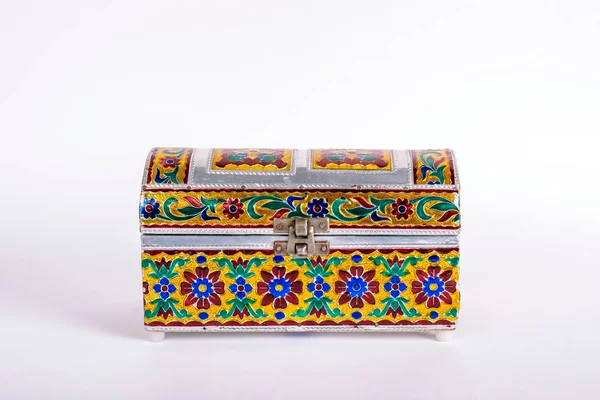 Indian Meenakari Biżuteria Box Białym Tle — Zdjęcie stockowe