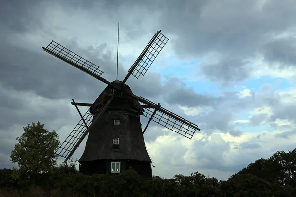 Windmill Farve Вечером — стоковое фото