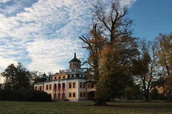 Schilderachtig Uitzicht Majestueuze Middeleeuwse Kasteelarchitectuur — Stockfoto