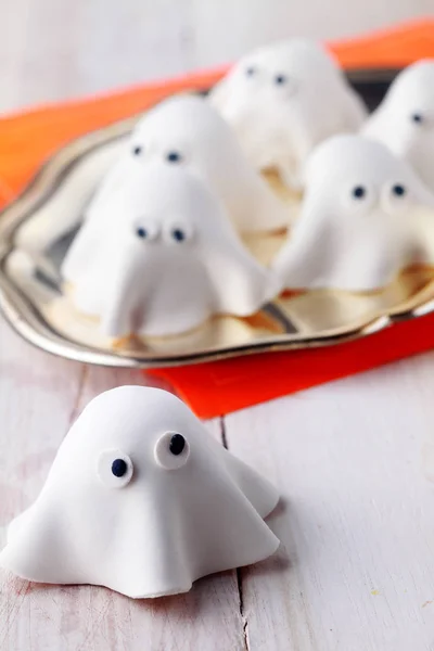 Ghost Halloween Decoraciones Aperitivos Hechos Con Bollería Blanca Marzipan Para — Foto de Stock