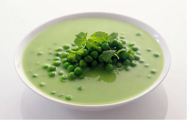 Cierre Apariencia Una Sopa Sana Guisantes Verdes Bowl Blanco Aislada — Foto de Stock