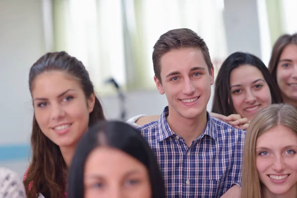 Glada Unga Tonåringar Grupp Skolan Kul Lärande Lektioner — Stockfoto