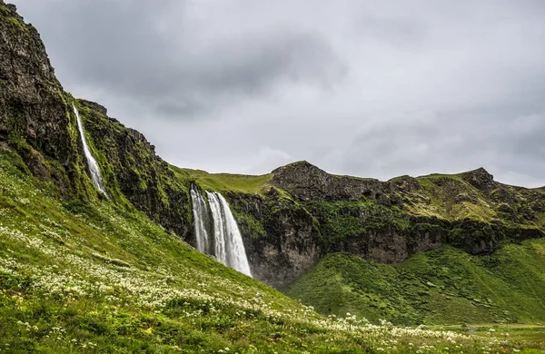 Vacker Utsikt Över Majestätiskt Landskap Med Vattenfall — Stockfoto
