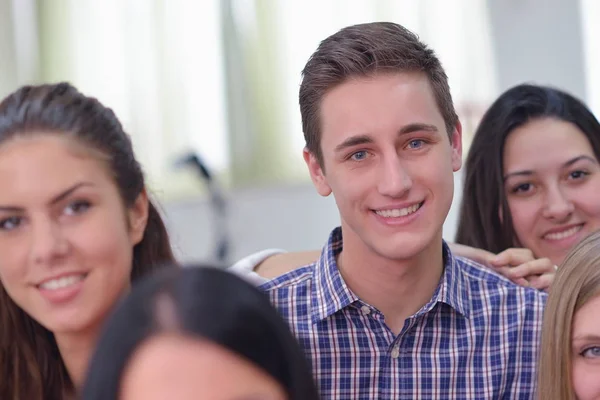 Glada Unga Tonåringar Grupp Skolan Kul Lärande Lektioner — Stockfoto