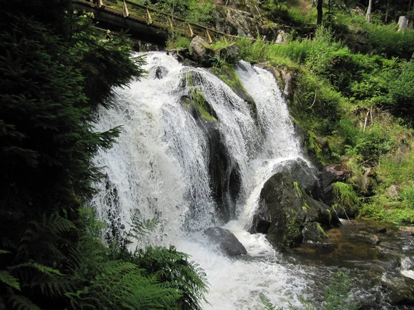 Bela Cachoeira Fundo Natureza — Fotografia de Stock