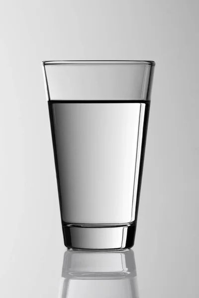Egy Pohár Víz Fehér Alapon — Stock Fotó