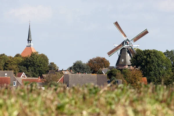 Mühle Und Kirche Von Rysum — Stockfoto