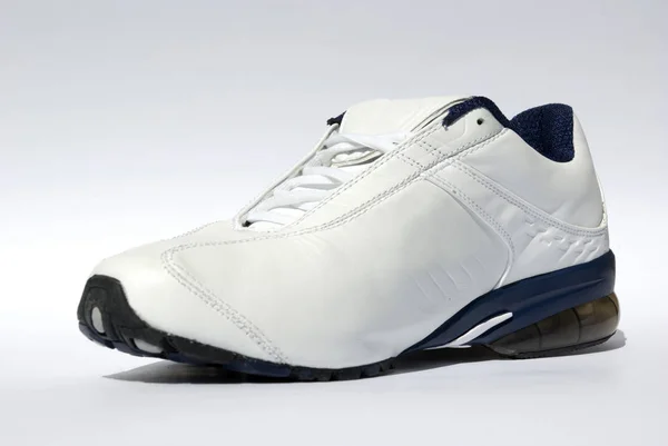 Chaussures Course Pour Hommes Sur Blanc — Photo