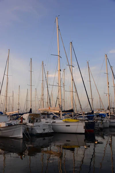 Marina Segelbåtar Havsvatten Vattenfarkoster Transport — Stockfoto