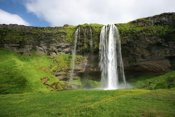 Vacker Utsikt Över Majestätiskt Landskap Med Vattenfall — Stockfoto