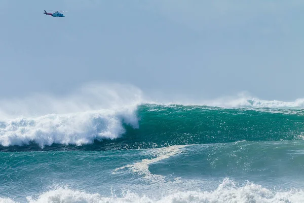 Ocean Wave Crashing Breaking Swells Cresting Closeup Hollow Scenic Sea — Stockfoto