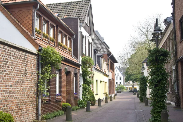小さなドイツの町の通りです — ストック写真