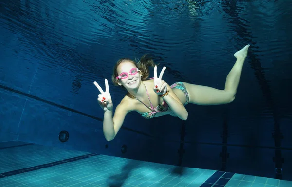 Menina Piscina — Fotografia de Stock