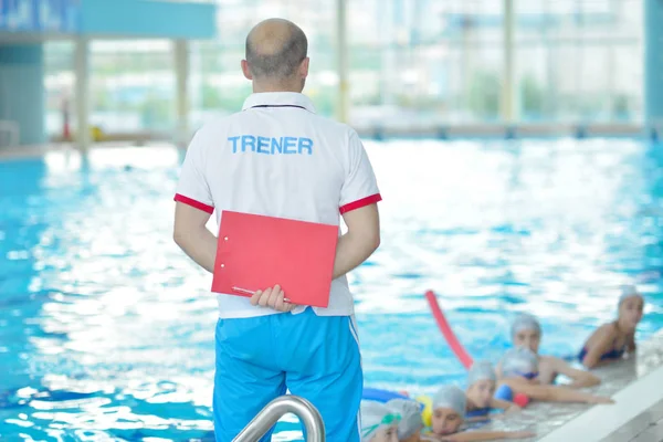 Gruppe Glücklicher Kinder Beim Schwimmunterricht Schwimmbad — Stockfoto