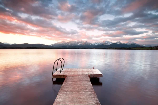 Passeie Pelo Lago Nos Alpes — Fotografia de Stock