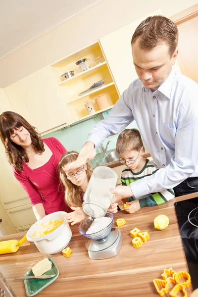 Young Parents Bake Kitchen Children — Stock Photo, Image