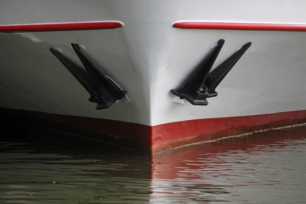 Proa Uma Barcaça Com Âncoras — Fotografia de Stock