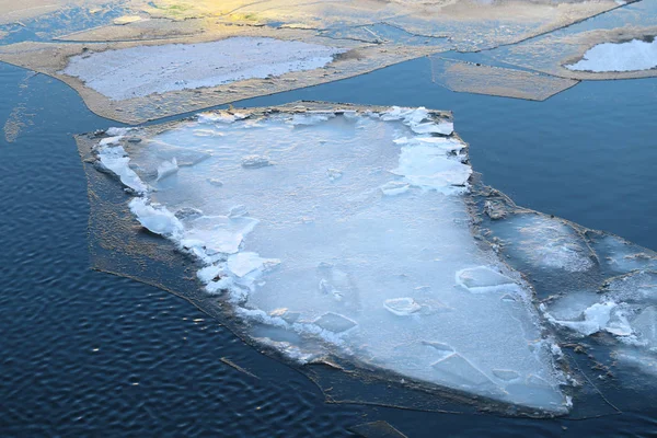川の氷の撮影のテクスチャをクローズ アップ — ストック写真
