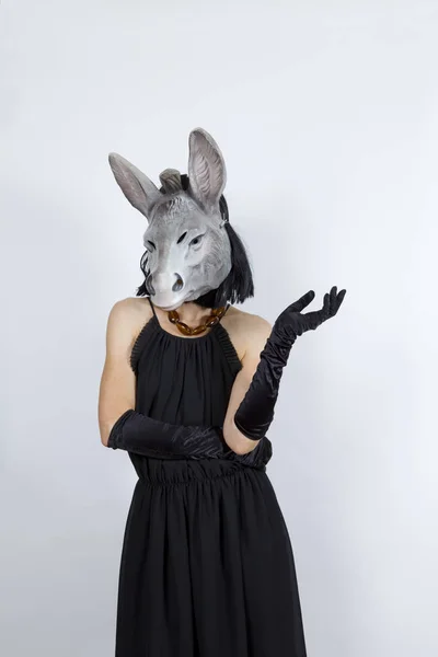 Mulher Usando Uma Máscara Burro Com Vestido Noite Luvas Noite — Fotografia de Stock