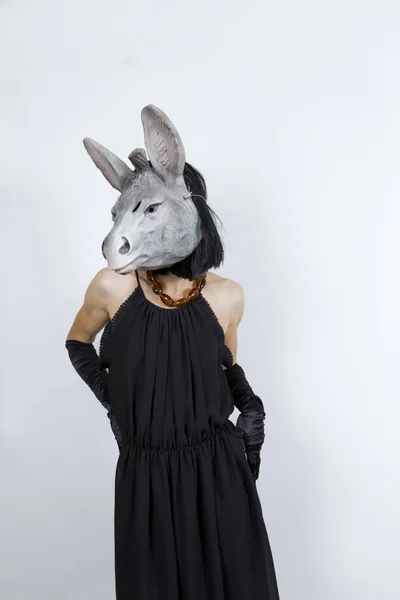 Mulher Usando Uma Máscara Burro Com Vestido Noite Luvas Noite — Fotografia de Stock