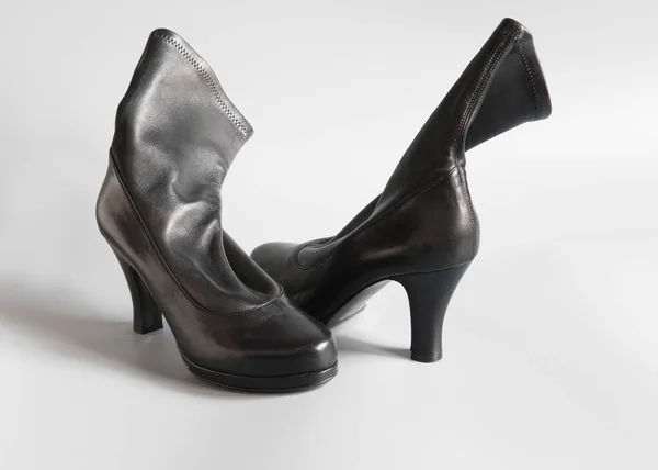 Zapatos Mujeres Negras Fondo Gris — Foto de Stock