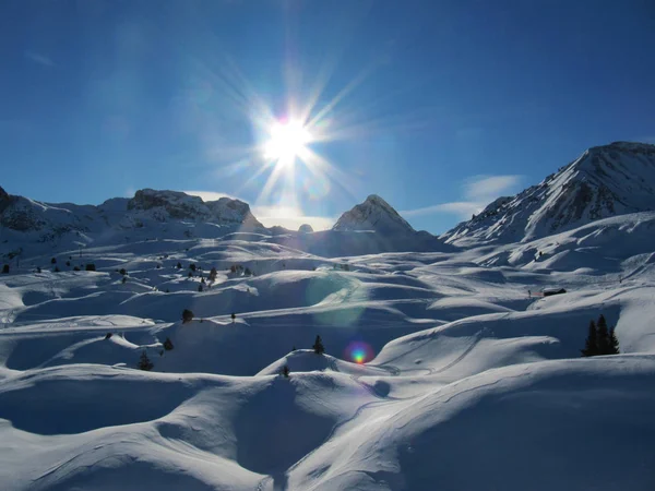 Inverno Cena Montanha Alpina Sob Céu Azul — Fotografia de Stock