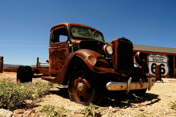 Registro Ruta Camión Viejo Oxidado — Foto de Stock