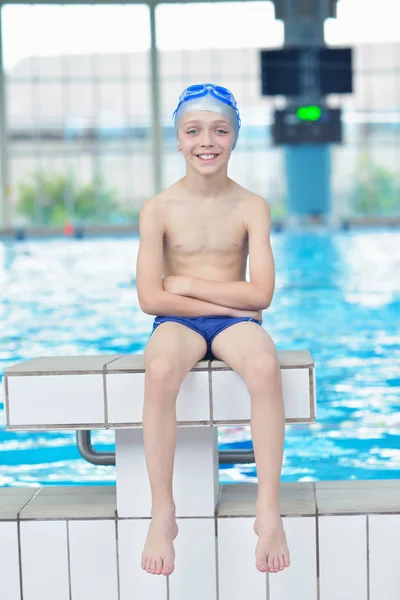 Boldog Kis Gyermek Portré Úszás Iskolai Osztályok Kikapcsolódás Beltéri Medencében — Stock Fotó