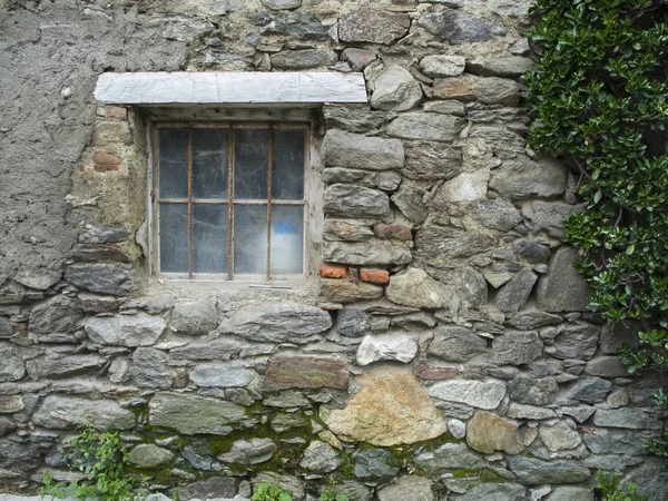 Frontalansicht Eines Alten Fensters Feldsteinmauer — Stockfoto