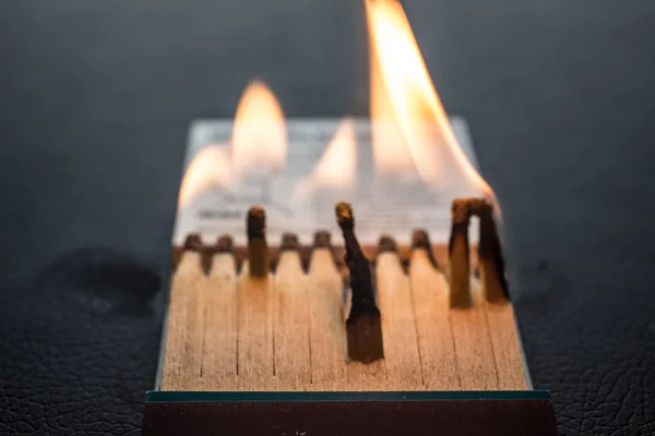 Brinnande Trätändstickor Brandfarliga Föremål — Stockfoto