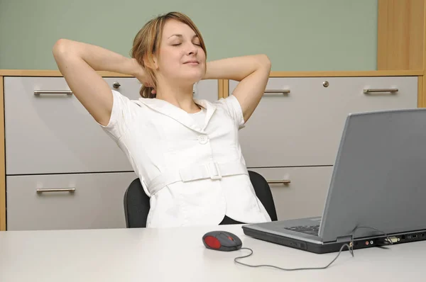 Femme Bureau Bureau Ordinateur Pause Après Travail Travail Entreprise Femme — Photo