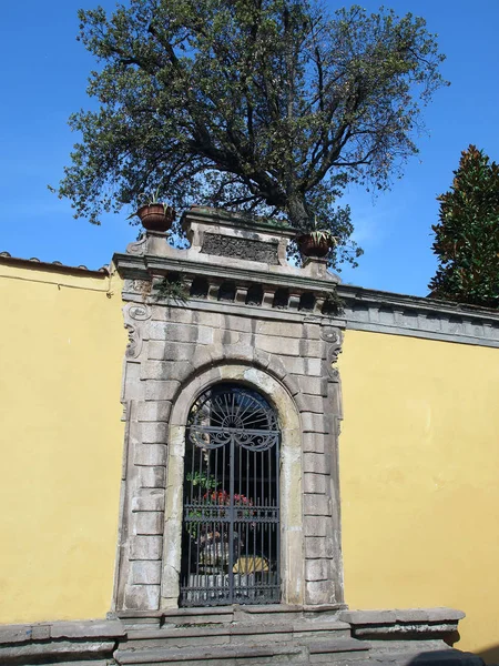 Una Vieja Puerta Toscana — Foto de Stock