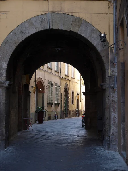 Antika Merkezindeki Picturesque Caddesi Lucca — Stok fotoğraf