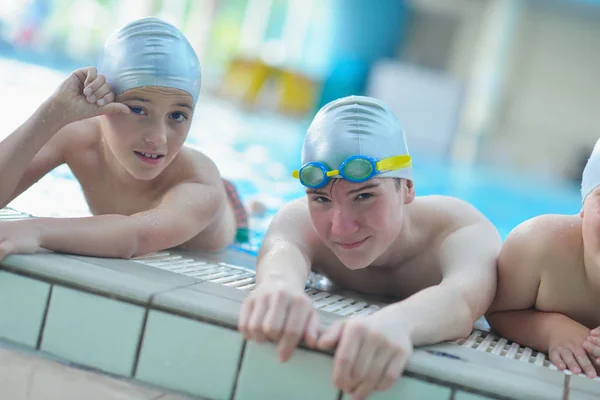 Groep Gelukkige Kinderen Kinderen Bij Zwembad Klasse Leren Zwemmen — Stockfoto