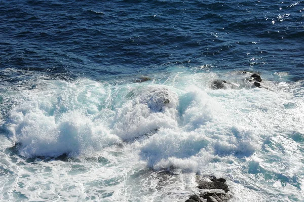 蓝色海水 大自然和旅行的波浪 — 图库照片