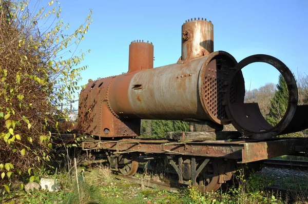 Vieja Locomotora Oxidada Campo —  Fotos de Stock