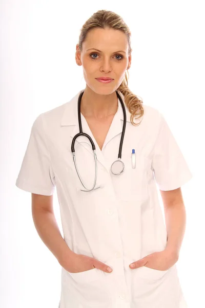 Retrato Médico Feminino Com Estetoscópio Contra Fundo Branco — Fotografia de Stock