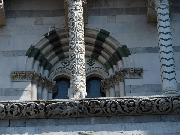 Lucca Detalle Fachada Catedral San Martín — Foto de Stock